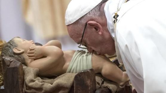 우울한 크리스마스.…교황 "신은 이민자의 모습으로 온다"