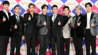 Colorful Moments Of EXO On The Red Carpet For '2017 SBS Gayo Daejeon'