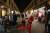 24일(현지시간) 내전을 겪고 있는 시리아 다마스쿠스 시내 재래시장에서 상인들이 산타복장을 한 채 크리스마스 용품을 팔고 있다.[EPA=연합뉴스]