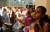 25일(현지시간) 스리랑카 수도 콜롬보 한 교회에서 신자들이 크리스마스 기도를 하고 있다. 인구 2100만 명의 스리랑카에서 기독교인은 약 6 %를 차지하고 있다.[AFP=연합뉴스]