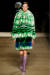 이탈리아 패션 브랜드 ‘미우미우’가 2017 가을·겨울 컬렉션에서 선보인 화려한 페이크 퍼 코트.