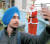 인도 시크교인은 산타클로스 앞에서 기념사진을 찍었다. [AP=연합뉴스]