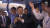문재인 대통령이 지난 6월말 워싱턴으로 가는 비행기 안에서 열린 기자간담회에 참석했다. [사진 JTBC 뉴스룸 비하인드 뉴스 캡처]