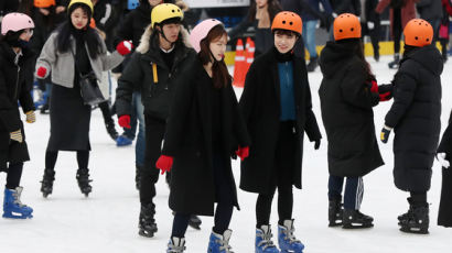 나쁜 공기 탓에…서울광장 스케이트장도 일시 중단