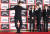 엑소 찬열(왼쪽)이 29일 오후 서울 영등포구 KBS 신간 웨딩홀에서 열린 ‘2017 KBS 가요대축제’ 레드카펫 행사에 참석해 포즈를 취하고 있다. [뉴스1]