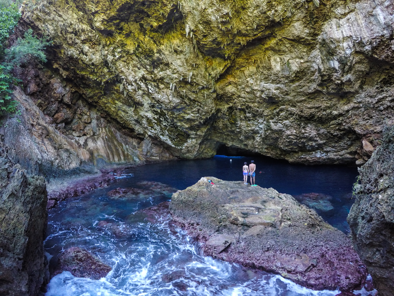 다이빙 명소인 수중동굴 &#39;그로토&#39;. 섬 북동쪽에 있다. 최승표 기자