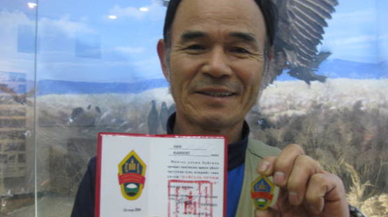 몽골 정부 훈장 받은 ‘독수리 아빠’ 한갑수씨의 독수리 사랑
