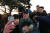 문재인 대통령이 새해 첫 일출을 배경으로 기념촬영을 하고 있다. [사진 청와대]
