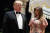 도널드 트럼프 미국 대통령이 지난달 31일(현지시간) 플로리다 팜비치의 마라라고 리조트에서 열린 신년 전야파티에 부인 멜라니아와 함께 인사말을 하고 있다.[AP=연합]