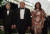 31일 미국 플로리다주에 있는 마라라고 리조트에서 열린 송년파티에 참가한 도널드 트럼프 대통령(가운데)와 그의 부인 멜라니아(오른쪽), 아들 배런. [AP=연합뉴스]