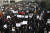 30일(현지시간) 이란의 수도 테헤란에선 반정부 시위에 맞선 강경파들의 친정부 집회가 열렸다. [AP=연합뉴스]