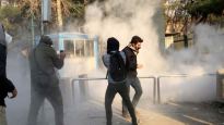 이란, 하룻밤 새 시위대 10명 사망…트럼프는 연일 맹공