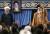 지난달 공개 석상에 나온 아야톨라 알리 하메네이 이란 최고지도자(오른쪽)와 하산 로하니 대통령. 가운데는 이맘 호메이니 초상화. [EPA=연합뉴스]