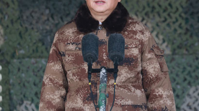 [서소문사진관] 시진핑, 새해부터 군복입은 이유