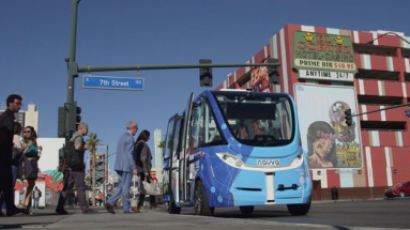 [CES2018] "시내에 무인 셔틀버스와 로봇이"…삼성·LG는 디스플레이 대결