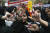 지난해 11월 &#39;테헤란 주재 미대사관 검거 사건&#39; 30주년을 맞아 반미 시위를 벌이고 있는 이란 여학생들. 이란 국기 색깔을 덧칠한 손에 &#39;미국에 죽음을&#39;이라는 페르시아어가 적혀 있다. [AP=연합뉴스]