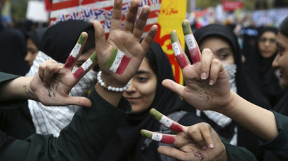 '시위 배후에 미국' 주장한 이란 "초등 영어 교육 금지"