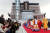 지난 11월 서울 종로구 세운상가 앞 다시세운광장에서 열린 한복패션쇼에서 모델들이 런웨이를 걷고 있다.[연합뉴스]