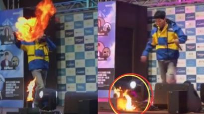 공연 도중 불이 ‘화르르’…흔한 연예인의 위기 대처법(영상)