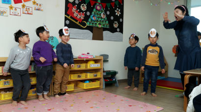 '유치원·어린이집 영어금지 정책' 반발에 "영어유치원도 규제"