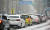 많은 눈이 내리고 있는 9일 오전 광주 남구 봉선동 도로에 차량들로 가득차 가다서다를 반복하고 있다. [광주=뉴시스]