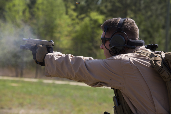 지상 무기 현역 최고령 M1911 권총은 1911년 개발됐다. [사진 미 해병대]