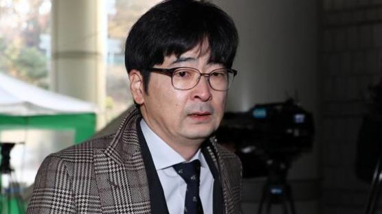 ‘공직선거법 위반’ 재판 나온 탁현민, 기자에게 한 말