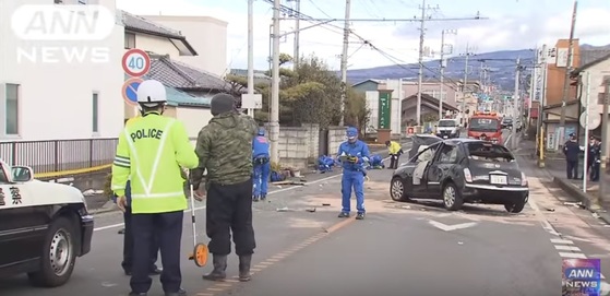 "정신 차려보니 사고" 일본 85세 노인 차에 치인 여고생 2명 중태 