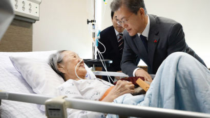 “재협상 없다”는 정부 발표에 김복동 할머니의 한마디