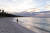 로타에서 가장 인기있는 해변 테테토비치. 해질 무렵 한갓진 해변에서 현지인이 산책을 즐기고 있다. 
