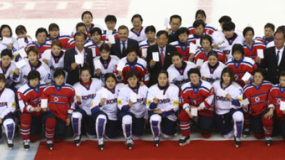 다시 수면 위로 떠오른 남북 여자 아이스하키 단일팀