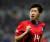 박지성이 2010년 5월 24일 일본 사이타마2002 스타디움에서 열린 일본과 평가전에서 선취골을 터트린 뒤 야유하는 일본 응원석을 득의양양한 표정으로 바라보고 있다. [중앙포토]