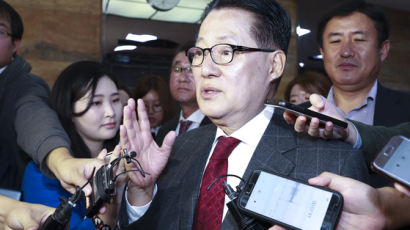 ‘부산저축은행 관련 朴 명예훼손 혐의’ 박지원, 4년만에 무죄