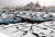 제주와 호남 등 남부 지역에 사흘 연속 큰 눈이 내렸다. 지난 10일 오후 전북 서해안에 발효된 강풍과 풍랑특보를 피해 군산 내항에 정박해 있는 어선들 위로 눈이 쌓여있다. [뉴시스]