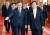 문재인 대통령이 지난해 8월 청와대를 방문한 누카가 후쿠시로 일한 의원연맹 회장(오른쪽)등 한일 의원연맹 대표단과 환담장으로 이동하고 있다. [중앙포토]