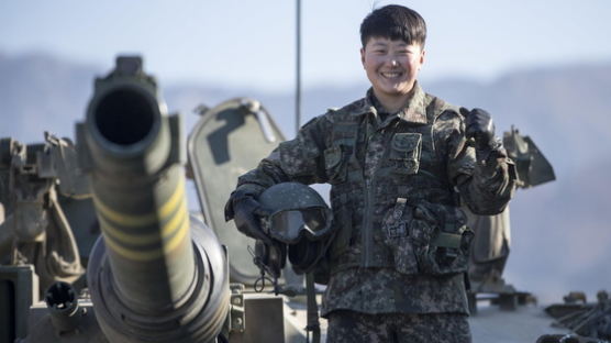 [서소문사진관]53톤 전차 조종하는 최초의 여군, 임현진 하사
