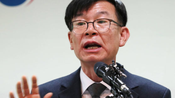 김상조, ‘거래소 폐쇄’ 논란에 “폐쇄할 권한 없다”