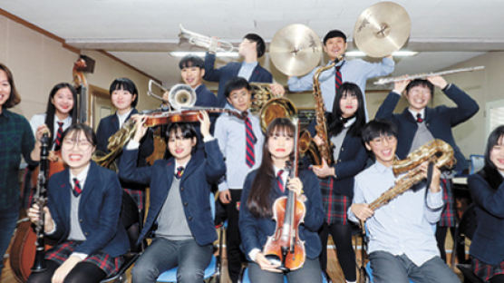 폐교 위기 시골학교, 1인 1악기 오케스트라로 다시 날다