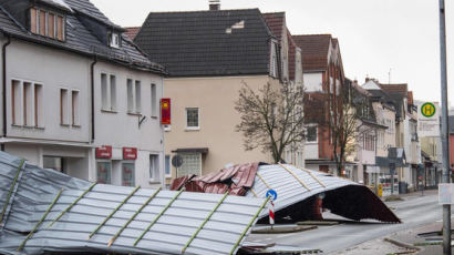 사람까지 날려버리는 '살인 폭풍'…유럽서 10여명 사망