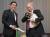 지난해 10월 러시아 소치를 방문한 베르디무하메도프 투르크메니스탄 대통령(왼쪽). 그는 블라디미르 푸틴 러시아 대통령에게 생일 선물 겸 친교의 상징으로 투르크멘 셰퍼드를 선물했다. [AP=연합뉴스]