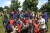 아프리카 남수단의 작은 마을 톤즈 아이들과 고(故) 이태석 신부. 뒷줄 왼쪽에서 두번째 초록색 티셔츠를 입고 색소폰 든 소년이 어린시절의 토머스[중앙포토]