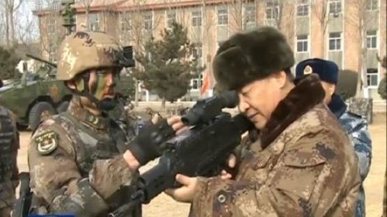 중국 특수부대 5만명이 쓴다…시진핑이 살핀 미래 소총 전력보니