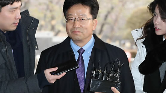 검찰, '민간인 사찰 입막음 돈 의혹' 장석명, 6년 만에 재소환