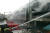 대구시 중구 서문시장 2지구 상가에서 2005년 12월 30일 발생한 불로 밤을 새운 소방관들이 이틀째 화재진압을 하고 있다. [중앙포토]