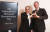 22일 서울의 독일문화원에서 열린 홀로코스트 추모 행사에서 두 손을 모아 하트를 만들어 보인 하임호셴 주한 이스라엘 대사(왼쪽)와 슈테판 아우어 주한 독일 대사. [임현동 기자]