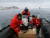 세종과학기지 대원들이 남극 해상에서 탐사 작업을 벌이고 있다. [자료 해양수산부]