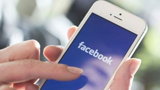 페이스북의 자기비판 “최악에는 민주주의 훼손시킬 수도” 