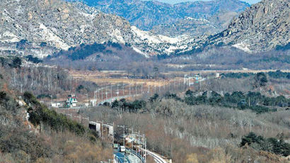 남측 대표단 금강산 거쳐 마식령으로 … “서울~원산은 항공편 이용하면 좋을 것”