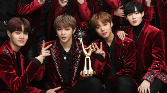 BREAKING: WANNA ONE Wins Rookie Award at the Seoul Music Awards