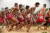 e 호주 원주민들이 26 일(현지시간) 호주 시드니의 바라 냐루에서 호주의 날을 맞아 기념 행사를 진행하고 있다. [EPA=연합뉴스]